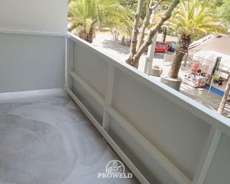 images/terrazze-hotel-lignano-sabbiadoro/dettagli/hotel-dopo-carpenteria-lignano-sabbiadoro-pannelli-laminato-interno-terrazzo.jpg